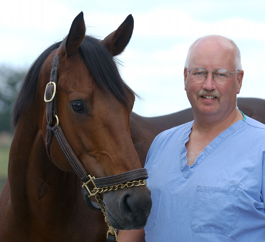 Dr. Larry Bramlage with thoroughbred